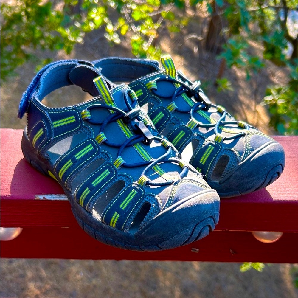 Khombu Kids Water Shoes - Navy and Lime